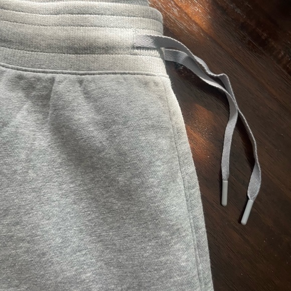 NWT Under Armour joggers Gray with Black embroidered logo Size XL - Picture 10 of 11